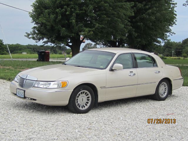 Lincoln Town Car 1999 photo 4
