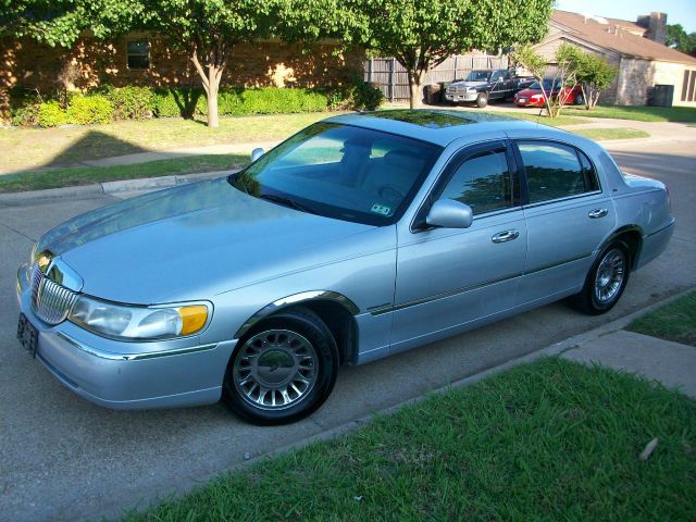 Lincoln Town Car 1999 photo 2