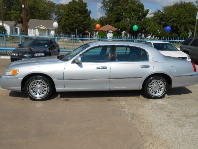 Lincoln Town Car DOWN 4.9 WAC Sedan