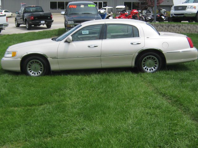 Lincoln Town Car 1999 photo 2