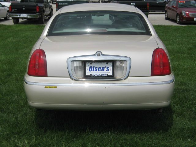 Lincoln Town Car 1999 photo 4