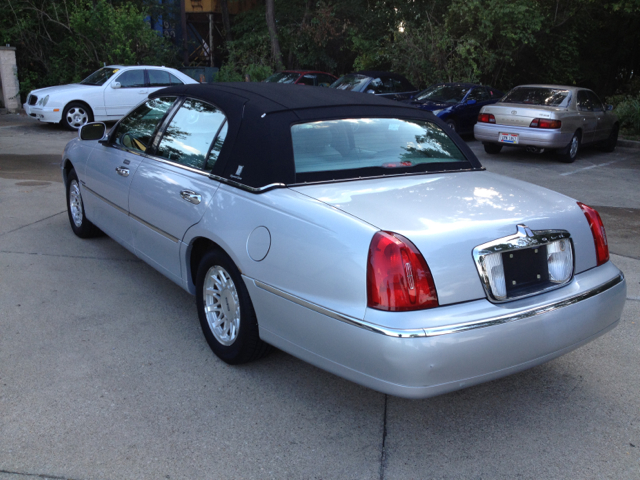 Lincoln Town Car 1999 photo 4