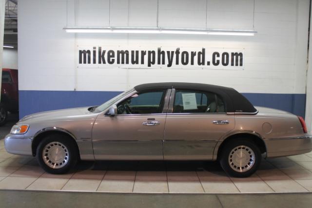 Lincoln Town Car 2000 photo 1