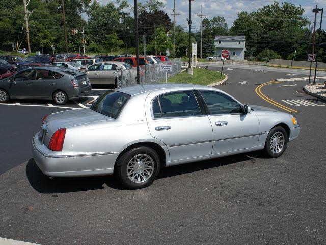 Lincoln Town Car 2000 photo 3