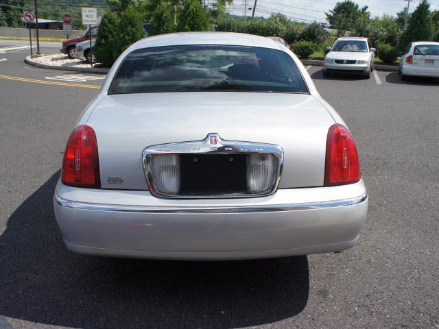 Lincoln Town Car 2000 photo 4