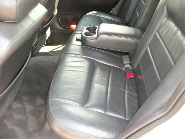 Lincoln Town Car DOWN 4.9 WAC Sedan