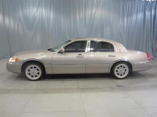 Lincoln Town Car 2000 photo 2