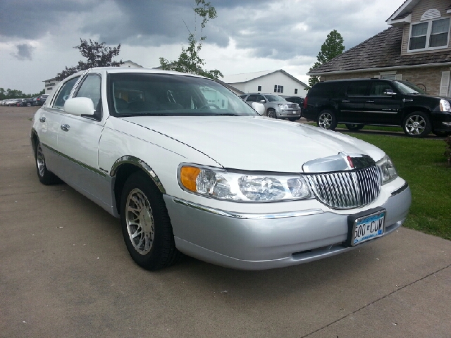Lincoln Town Car 2000 photo 1