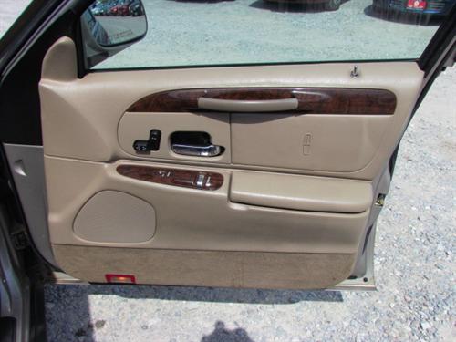 Lincoln Town Car 2000 photo 1