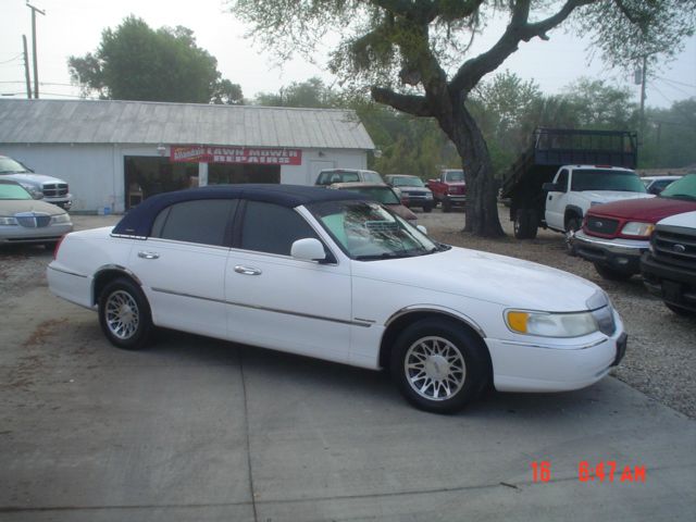 Lincoln Town Car DOWN 4.9 WAC Sedan