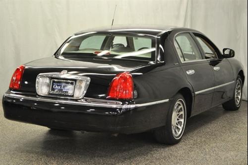 Lincoln Town Car 2000 photo 3