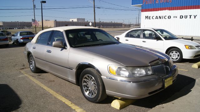 Lincoln Town Car 2000 photo 1