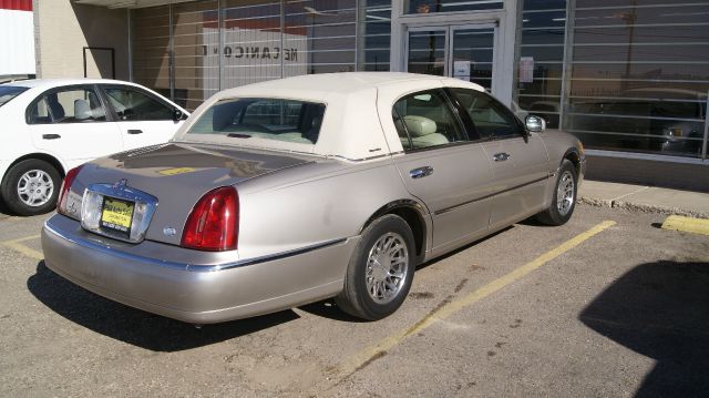 Lincoln Town Car 2000 photo 3