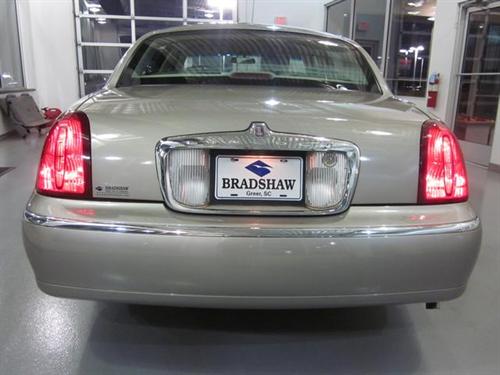 Lincoln Town Car 2000 photo 2