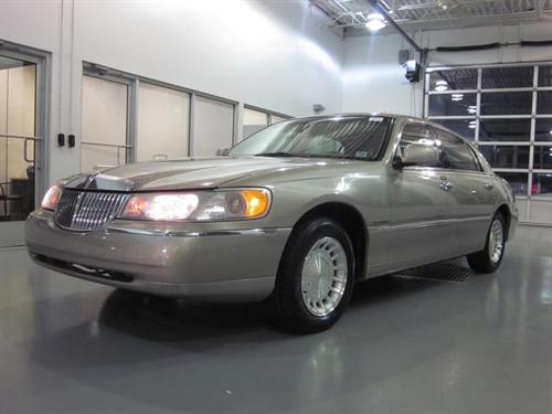Lincoln Town Car 2000 photo 4