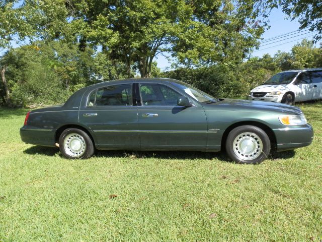 Lincoln Town Car 2000 photo 1