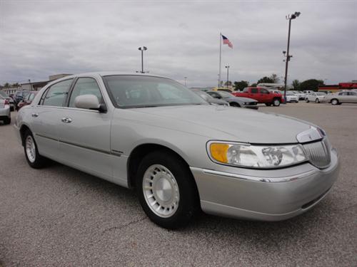 Lincoln Town Car 2000 photo 3