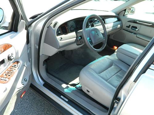 Lincoln Town Car 2000 photo 3