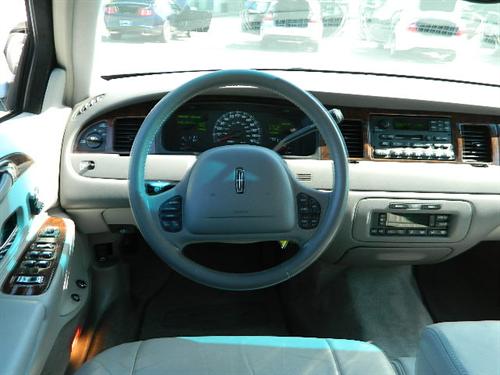 Lincoln Town Car 2000 photo 4