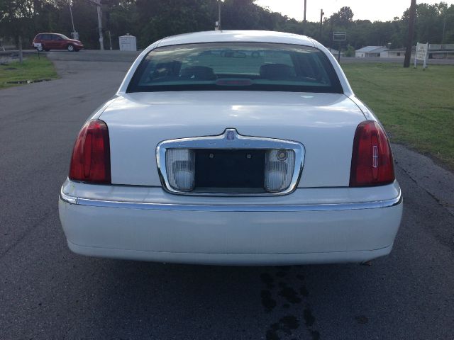 Lincoln Town Car 2000 photo 4