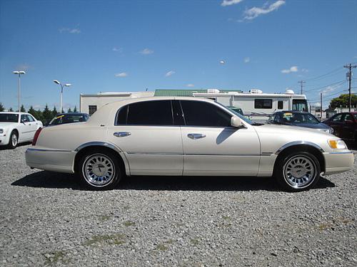 Lincoln Town Car 2000 photo 1