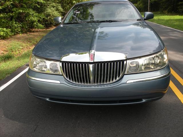Lincoln Town Car 2000 photo 2