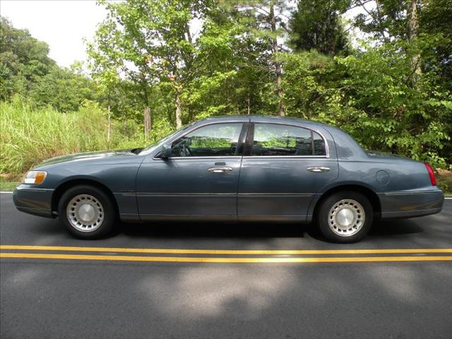 Lincoln Town Car 2000 photo 3