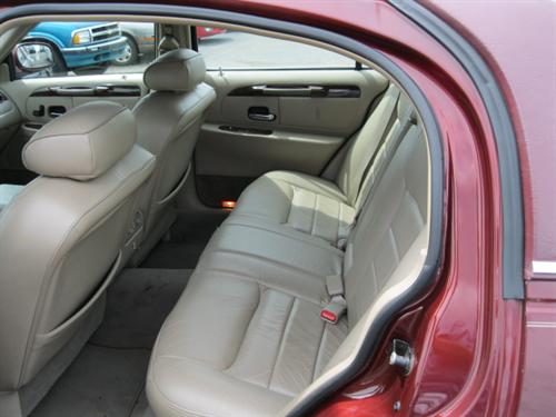 Lincoln Town Car 2000 photo 1