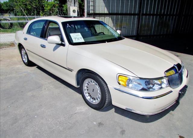 Lincoln Town Car 2000 photo 4