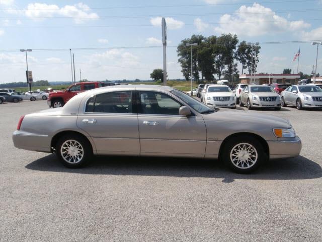Lincoln Town Car 2000 photo 1