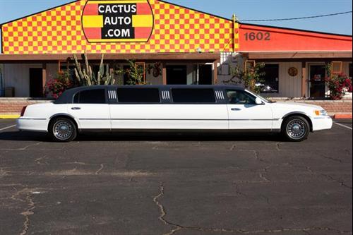 Lincoln Town Car 2000 photo 3