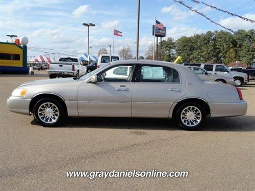 Lincoln Town Car 2000 photo 1