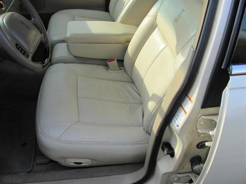 Lincoln Town Car 2000 photo 2