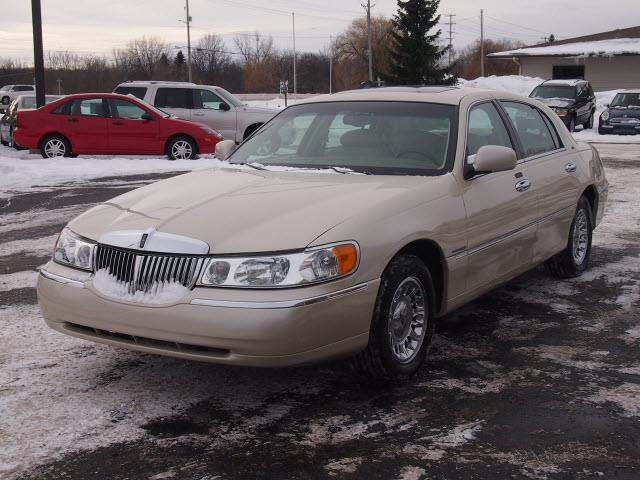 Lincoln Town Car 2000 photo 1