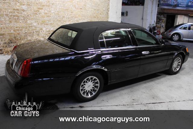 Lincoln Town Car 2000 photo 4