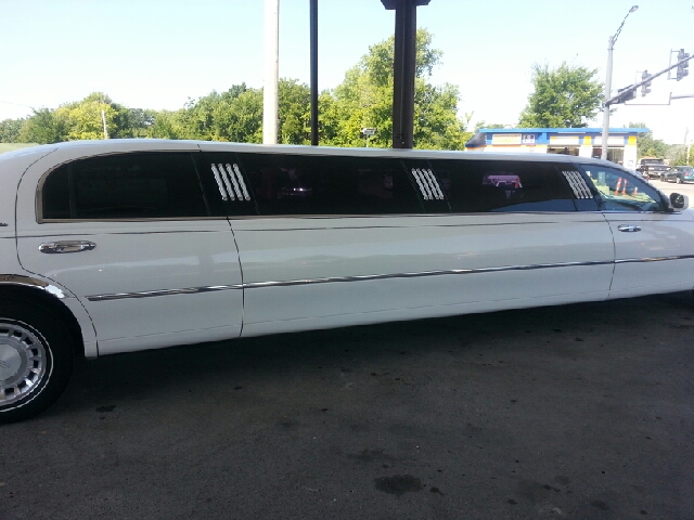 Lincoln Town Car 2000 photo 1