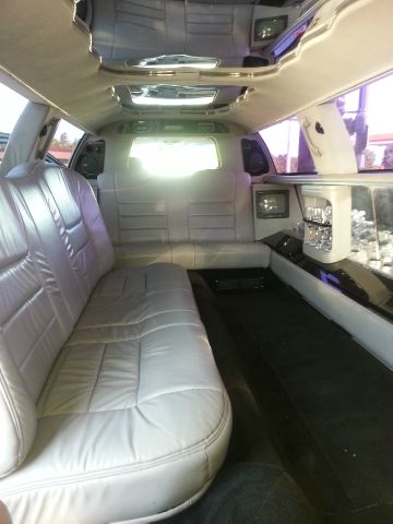 Lincoln Town Car 2000 photo 2