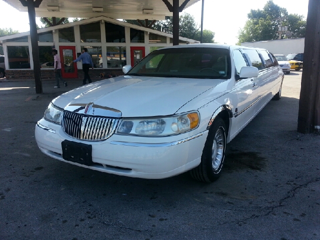 Lincoln Town Car 2000 photo 4