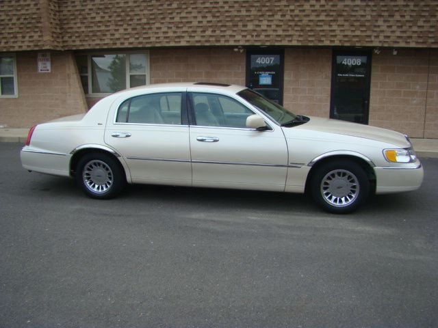 Lincoln Town Car 2000 photo 1