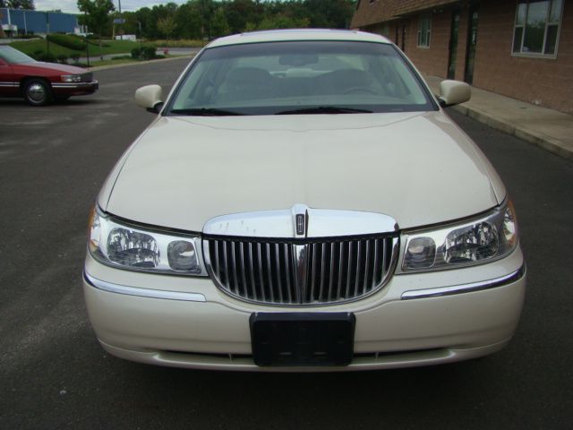 Lincoln Town Car 2000 photo 3