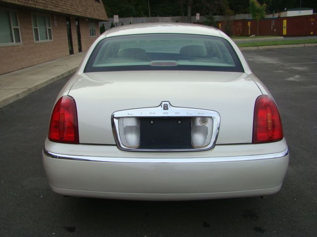 Lincoln Town Car 2000 photo 4