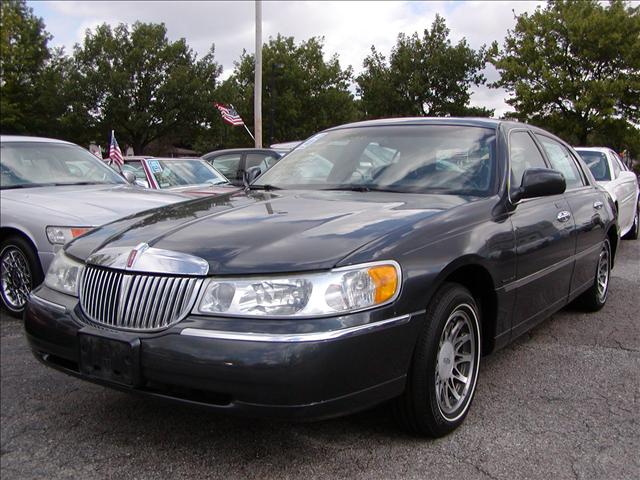 Lincoln Town Car DOWN 4.9 WAC Sedan