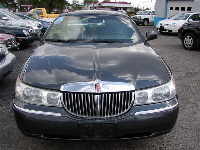 Lincoln Town Car 2000 photo 1
