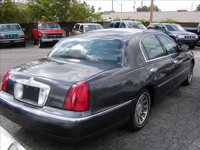 Lincoln Town Car 2000 photo 3