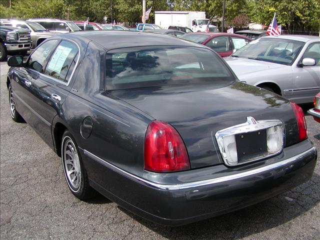 Lincoln Town Car 2000 photo 4