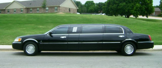 Lincoln Town Car 2000 photo 3