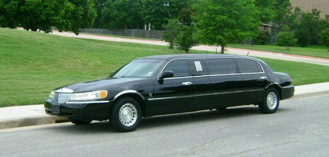 Lincoln Town Car 2000 photo 4