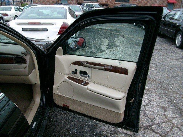 Lincoln Town Car 2000 photo 1