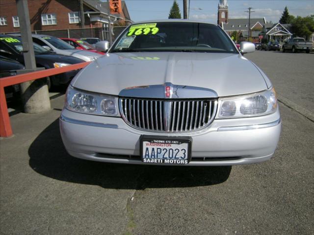 Lincoln Town Car 2000 photo 1