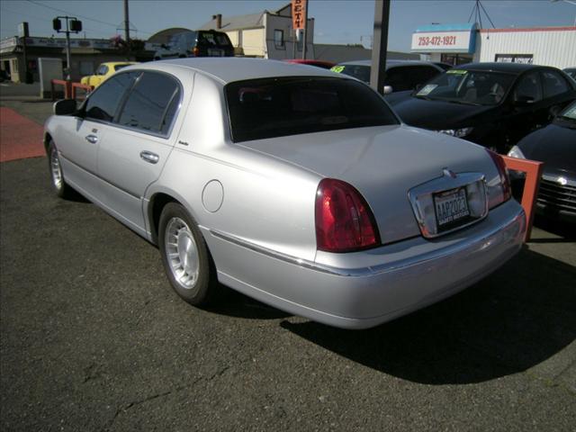 Lincoln Town Car 2000 photo 3
